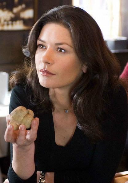 凯特(凯瑟琳·泽塔-琼斯 饰)  配音