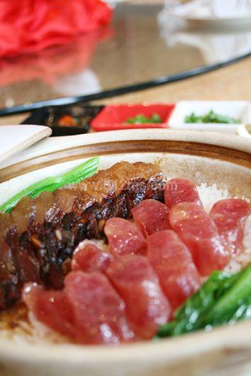 广式腊味煲仔饭
