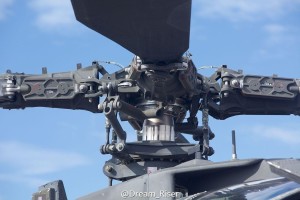 AH-64的起落架铰接设计