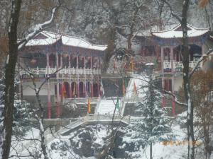 雪中的圣母殿