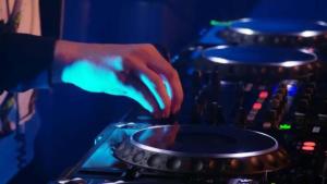 DJ