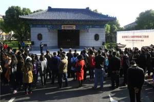 2017年复建国立上海商学院校门落成