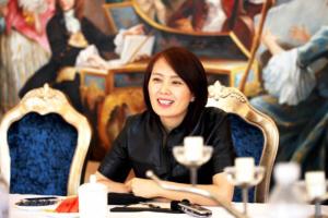 新天地投资集团 ,青岛市政协委员主要成就中国国籍女性别注册会计师