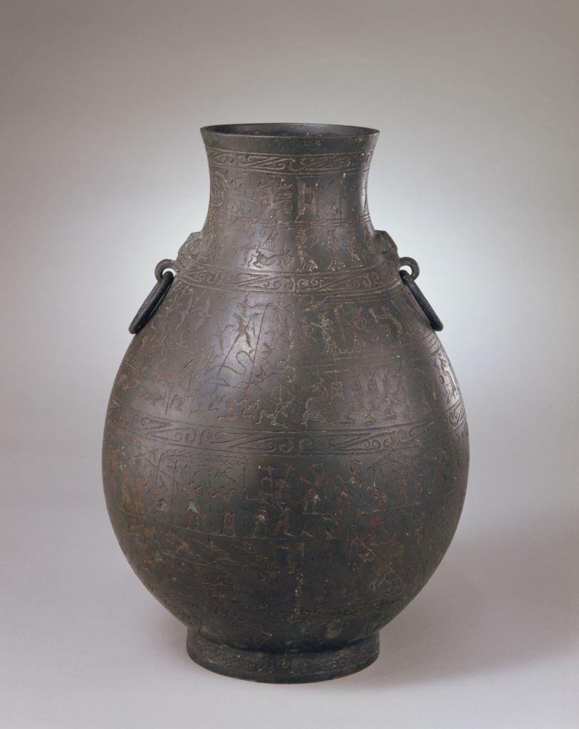 战国采桑宴乐射猎攻战纹铜壶