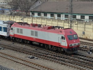 韶山9改型0119号机车，车顶的整流罩被拆除
