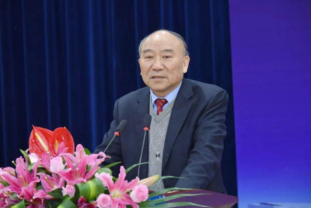 郑树森(1950年1月-),汉族,出生于浙江省衢州市龙游县,博士研究生毕业