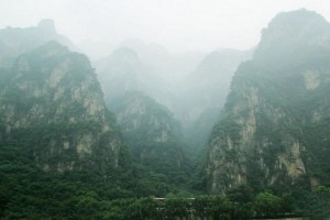 靠山