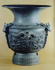 阜南出土的商代酒器“龙虎尊”