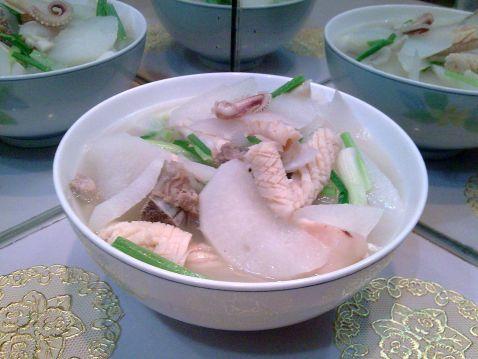 鱿鱼白萝卜汤