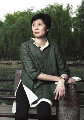 其曾获得美国古根海姆写作基金,代表作有《china pop》《国家公敌》等