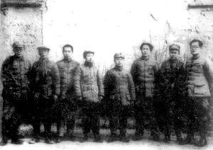 凯丰(左4)与中央领导在延安合影