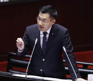 江启臣