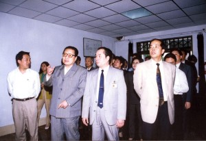 乔石视察万家乐