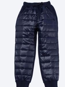 棉裤指中间絮了棉花的裤子,包括婴儿的包脚款式,儿童的簸箕裤,成人的