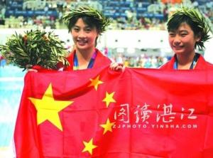 校友-世界跳水冠军劳丽诗(右