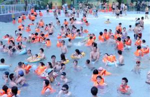 疯狂海啸——水立方嬉水乐园实景图片