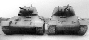 T-34坦克（左）与T-43坦克（右）