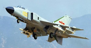 携带霹雳-12主动雷达制导空空导弹