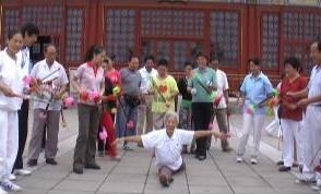 在打花棍聚会时见到的老人(八十多岁了)