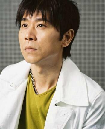 《谁懂》是伍思凯演唱歌曲,出自《爱得过火》专辑.