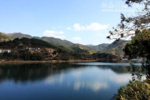 猫耳山下茂化水库风光