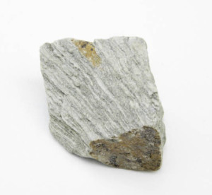 千枚岩的主要岩石类型:绢云千枚岩,绿泥千枚岩,石英千枚岩,钙质千枚岩