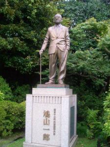 鸠山一郎记念像