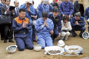 安倍晋三访问硫磺岛