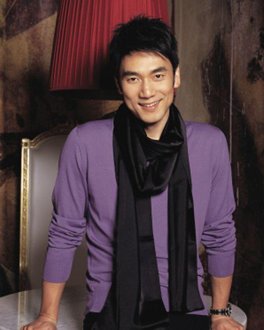 《火火的歌谣》是著名歌手林依轮演唱的的一首粤语流行歌曲之一.