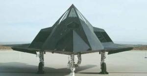 F-117隐形战斗机近照