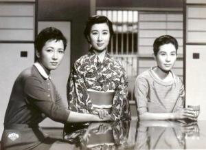 左起依次为有马稻子、山本富士子、久我美子