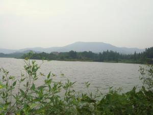 清水塘村黄巢窖，官仓边村西洋湖