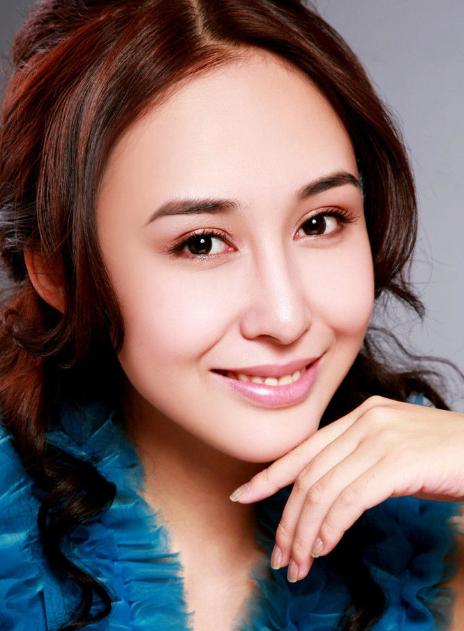 胡箐箐(陈美行 饰) 曹爱爱的闺蜜好友,对朋友真情真意.