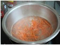 鱼香肉丝炒制步骤