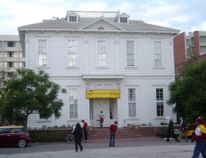 最原始的建筑Widney Alumni House