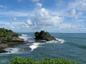 编辑3海峡周边望加锡海峡,龙目海峡和巽他海峡不仅在进行海上交通运输