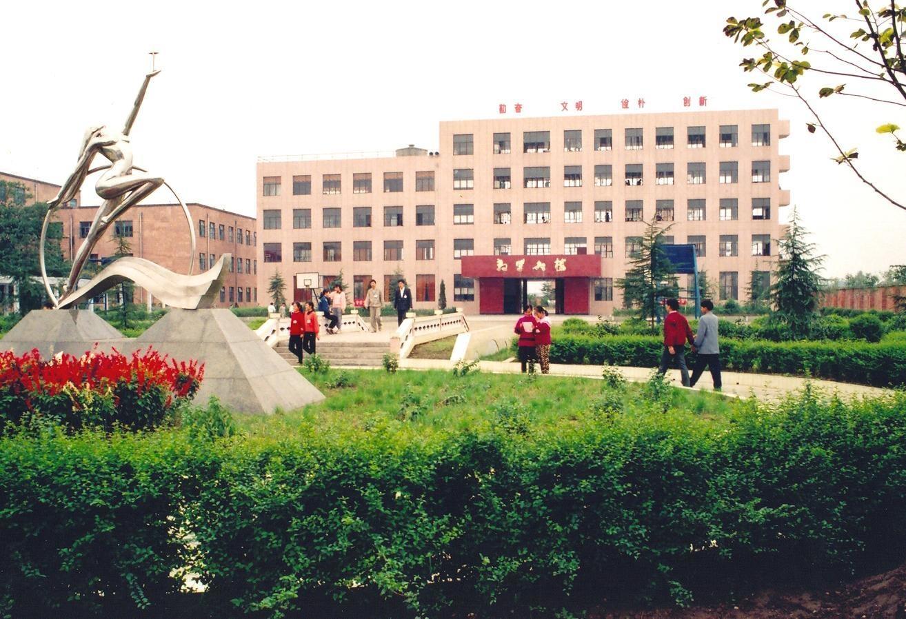 技师学院升级高等学校 0