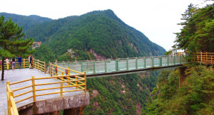 明月山