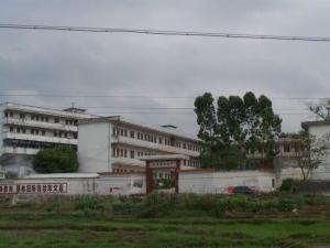 平政镇龙池初级中学校景