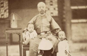 奕譞与两个年幼的儿子载洵和载沣