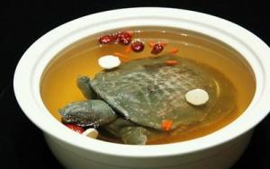 淮山圆肉炖水鱼