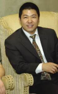 易峥以25万元现金及价值15万元的固定资产出资40万元,合作伙伴叶琼玖