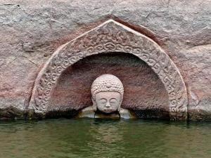 洪门水库现摩崖造像