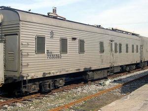 铁路冷藏车应具有良好的保温性能,通常采用焊接的金属骨架,两侧铺以薄