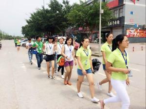 走访儿童福利院