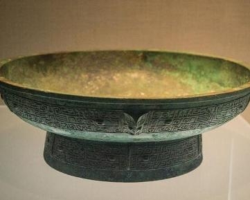 西周凤纹青铜盘