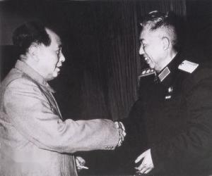 毛泽东和王平（1958年）