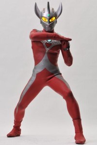 12000岁东光太郎使用它在眼前举过头顶,大喊泰罗,完成变身为泰罗