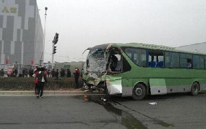 河南郑州富士康班车车祸已致7人死亡