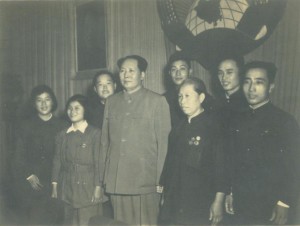 毛主席与学生的合影